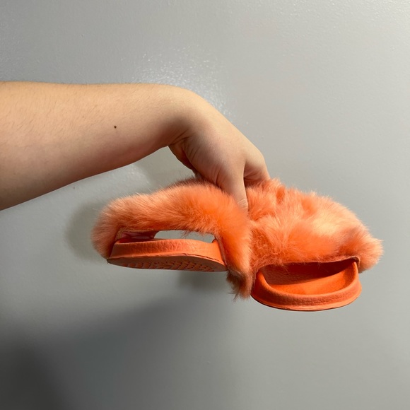 Urban Outfitters Orange Fuzzy Faux Fur Slides - Size 8 - No box - Picture 6 of 6